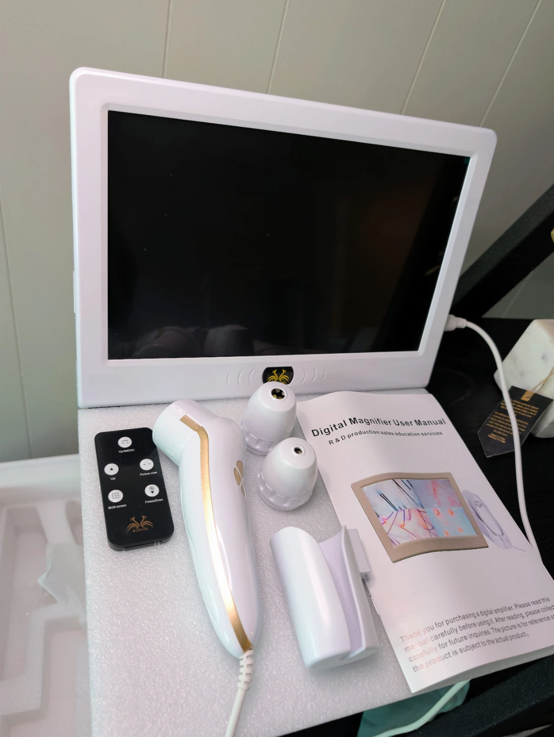 Shuri Wei Four-Spectrum Hair Follicle & Skin Detector