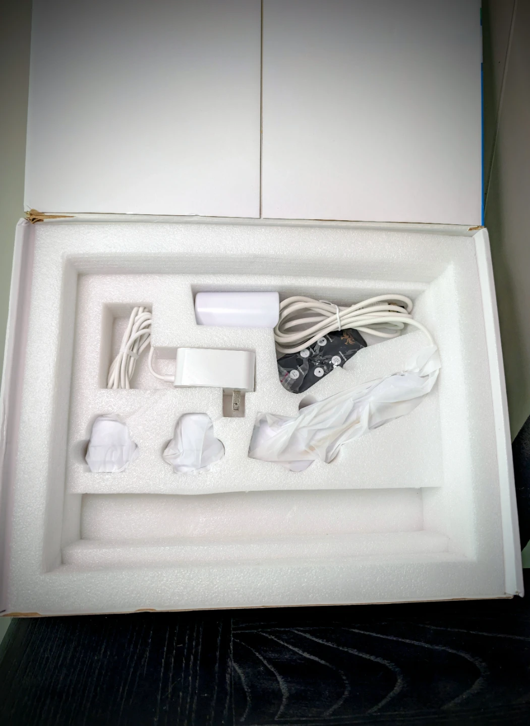 Shuri Wei Four-Spectrum Hair Follicle & Skin Detector - photo 2