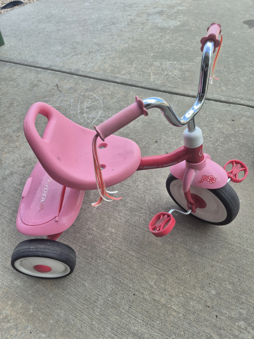 Kids bikes for both $15 firm. Cash Only. - photo 2