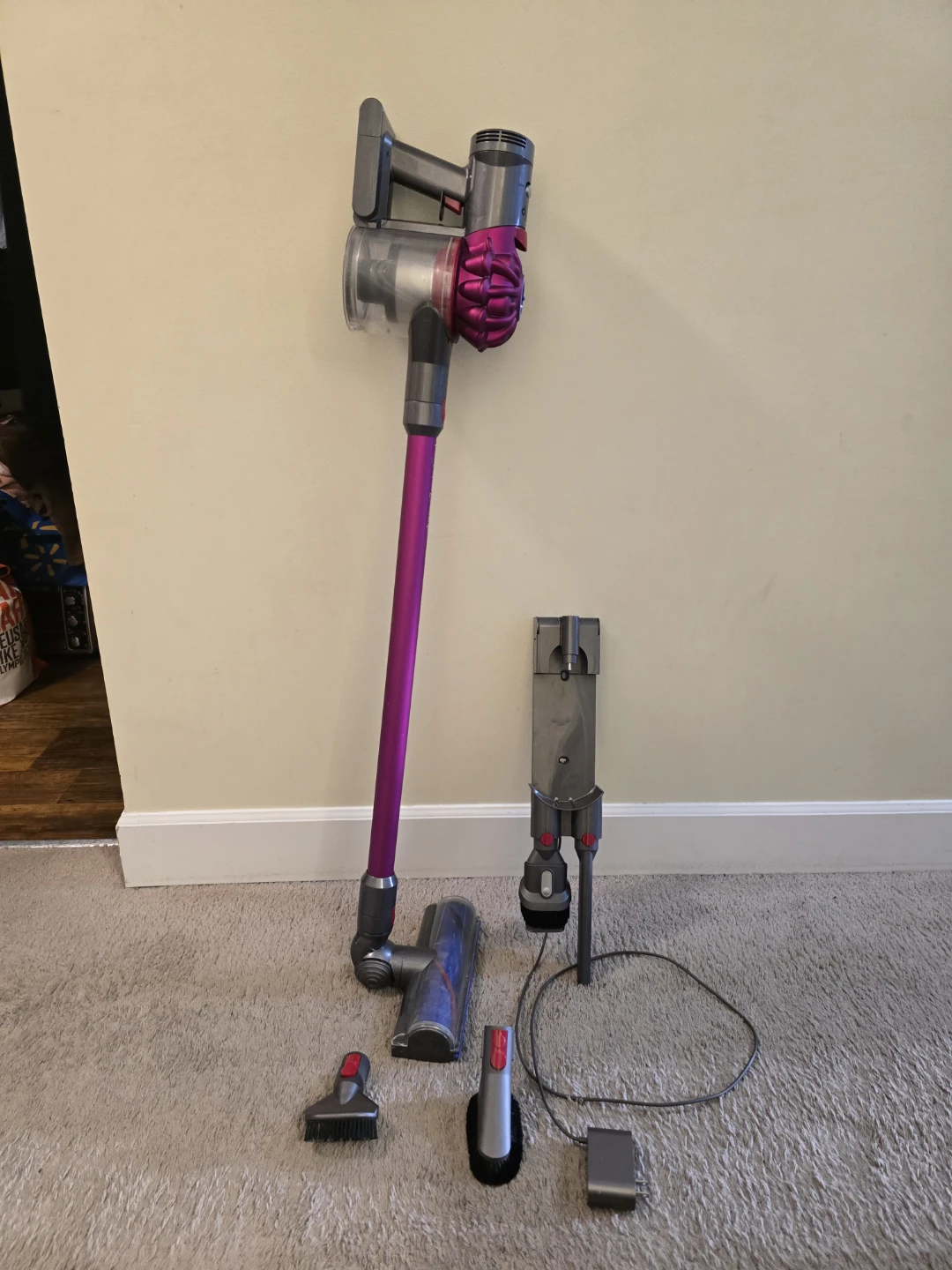 Dyson v7 vacuum - photo 2