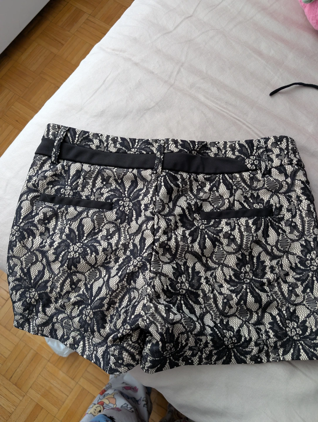 Shorts with lace