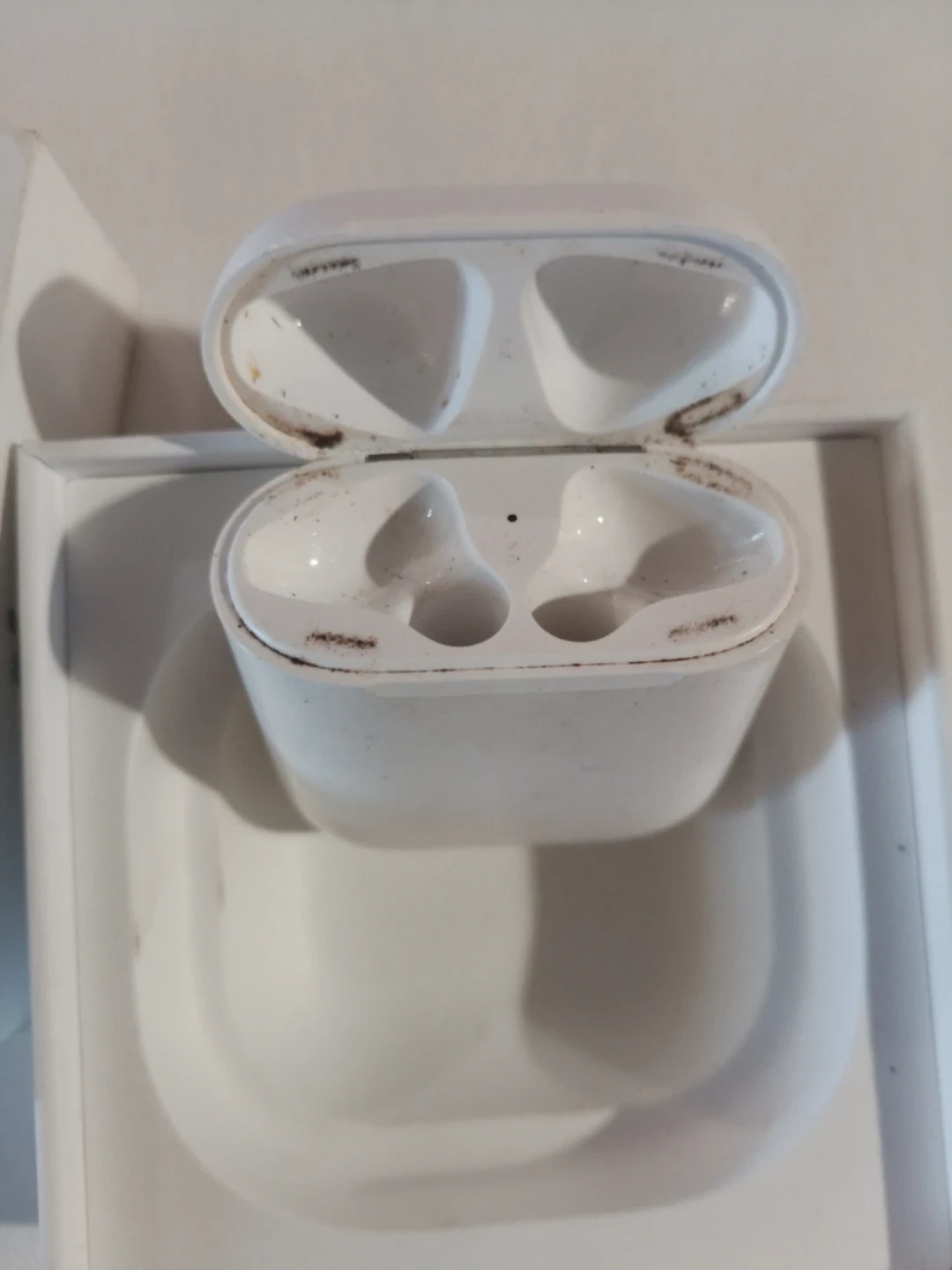 Apple AirPods Pro Charging Case - photo 3