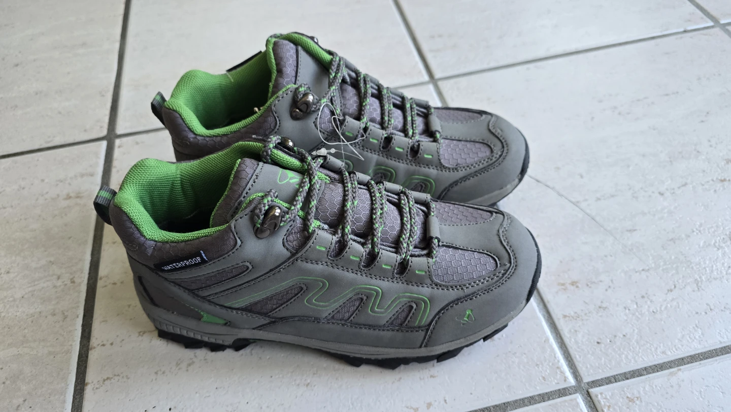NEW Waterproof Hiking shoes - Youth Size 4.5