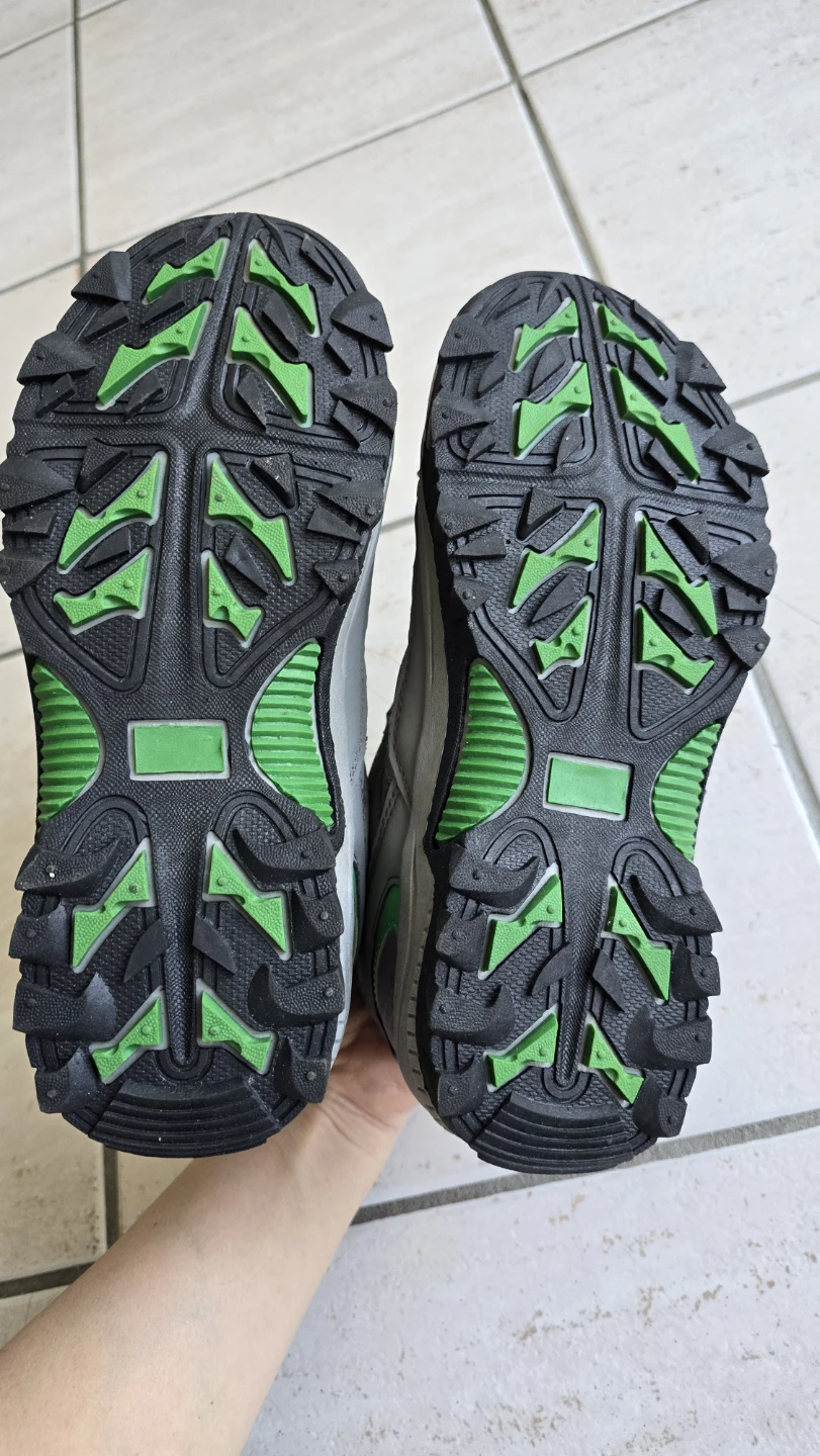 NEW Waterproof Hiking shoes - Youth Size 4.5 - photo 5