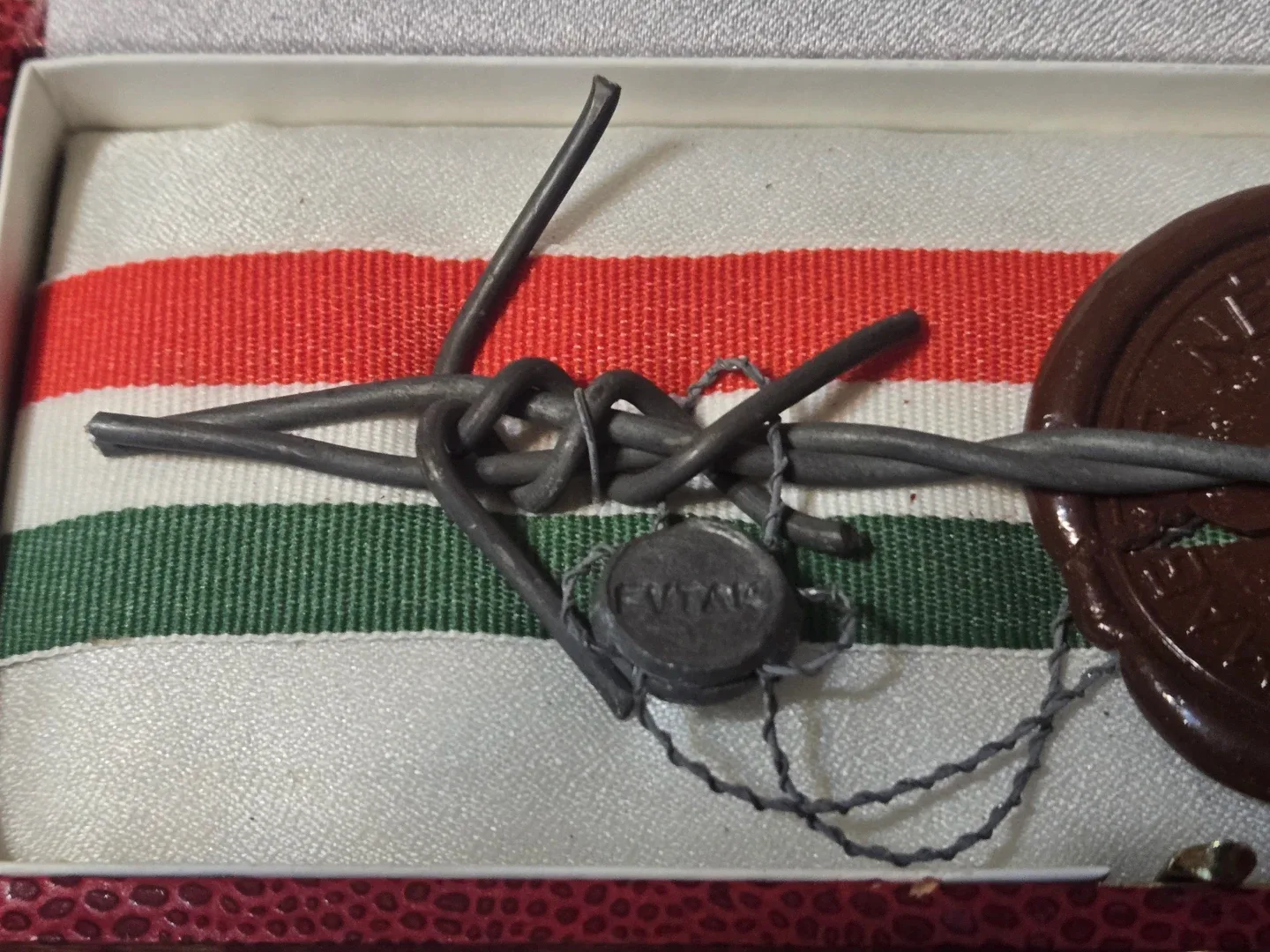The Iron Curtain piece of barbed wire with certificate of origin - photo 2