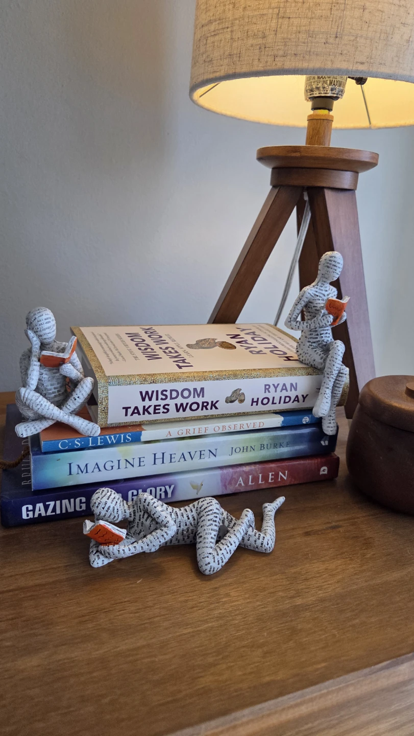 Readers Sandstone Statue set (3 pcs new)