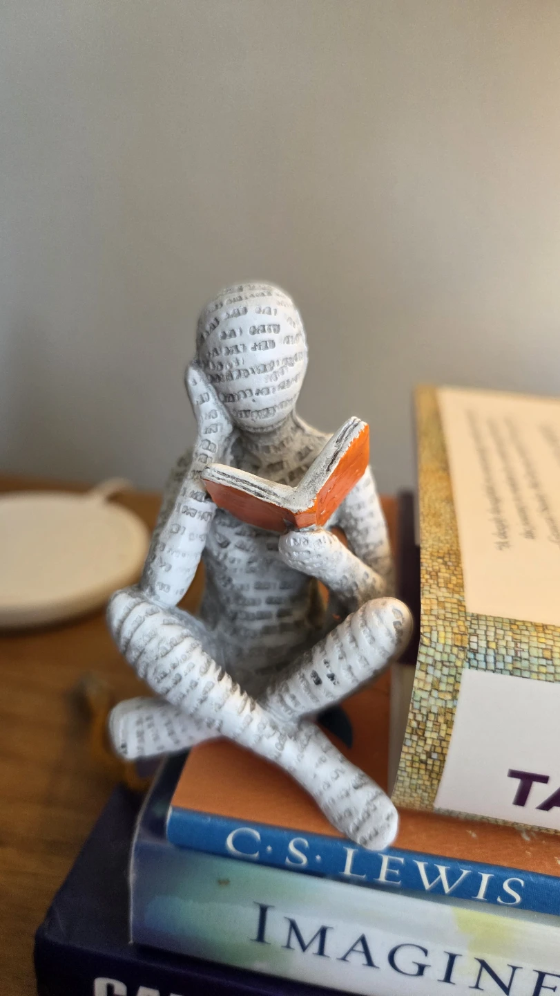 Readers Sandstone Statue set (3 pcs new) - photo 3