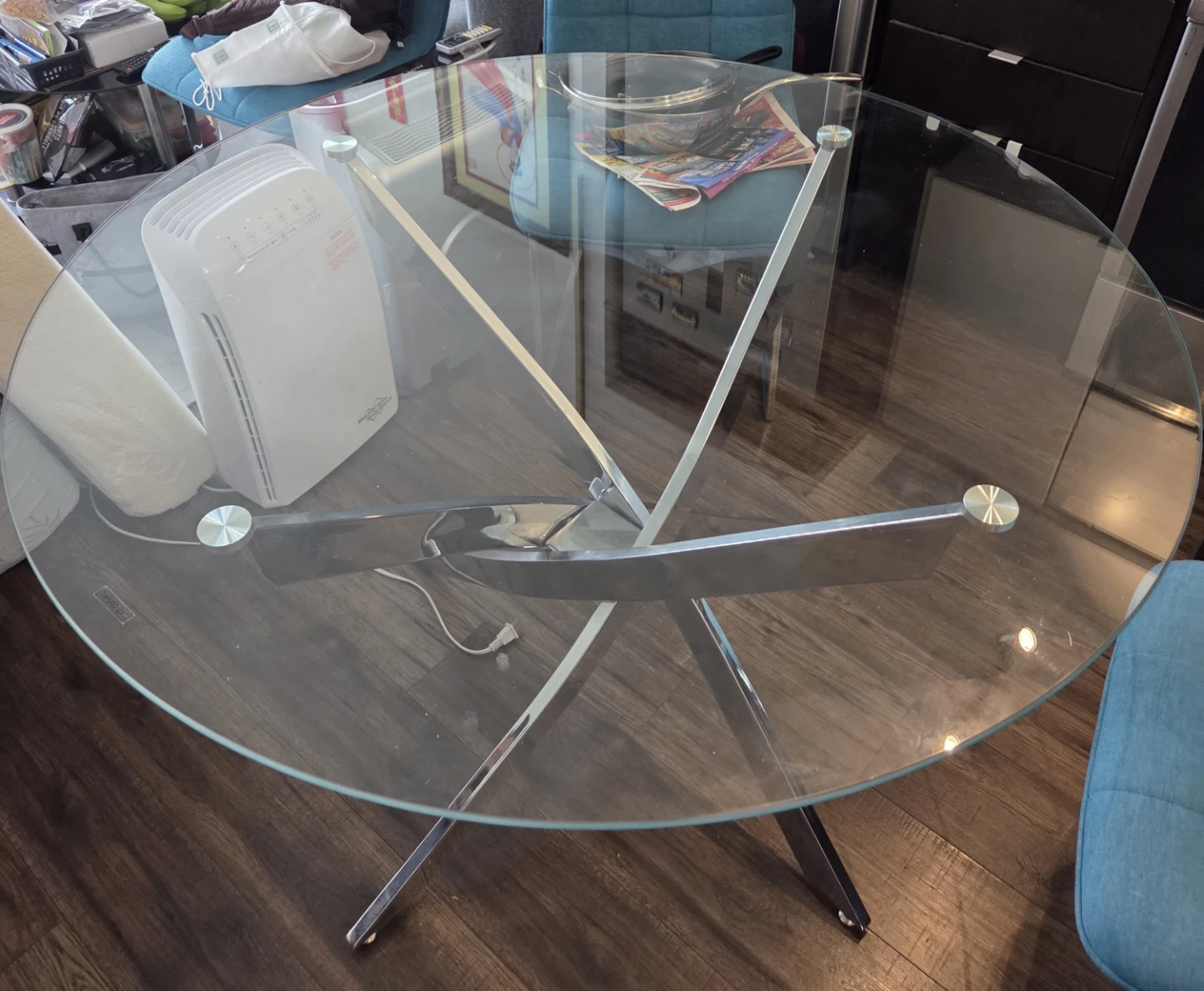 Round tempered Glass Dining Table with Metal Base