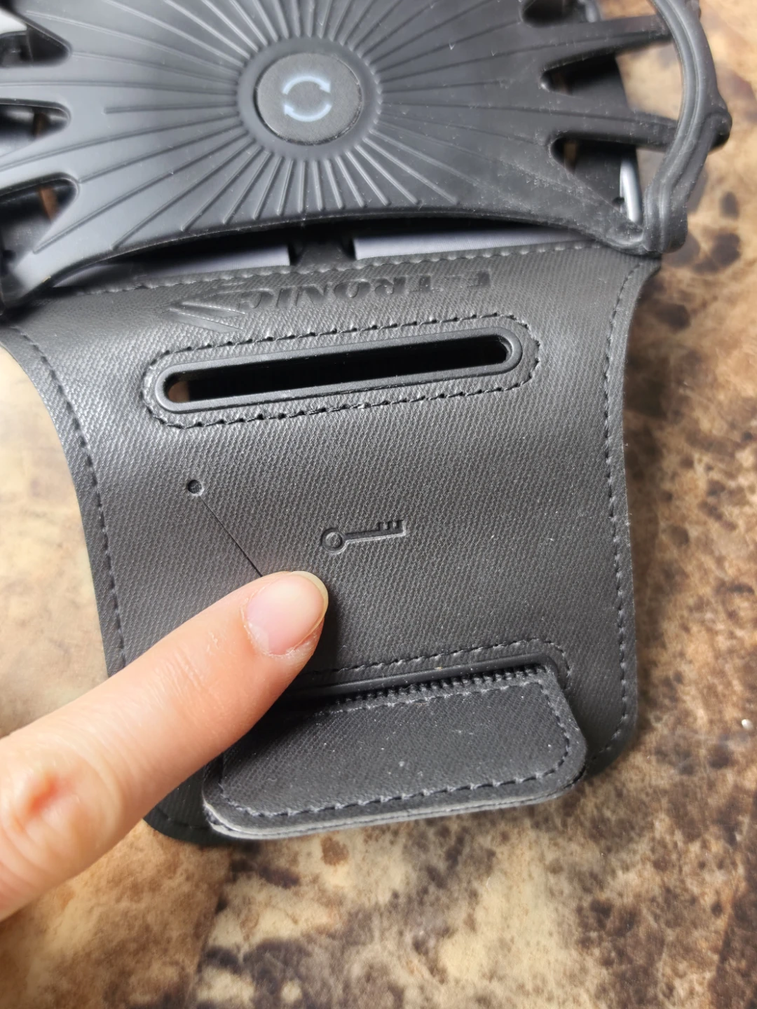 Like New Wristband Phone Holder for Running, 360 Degree - photo 3