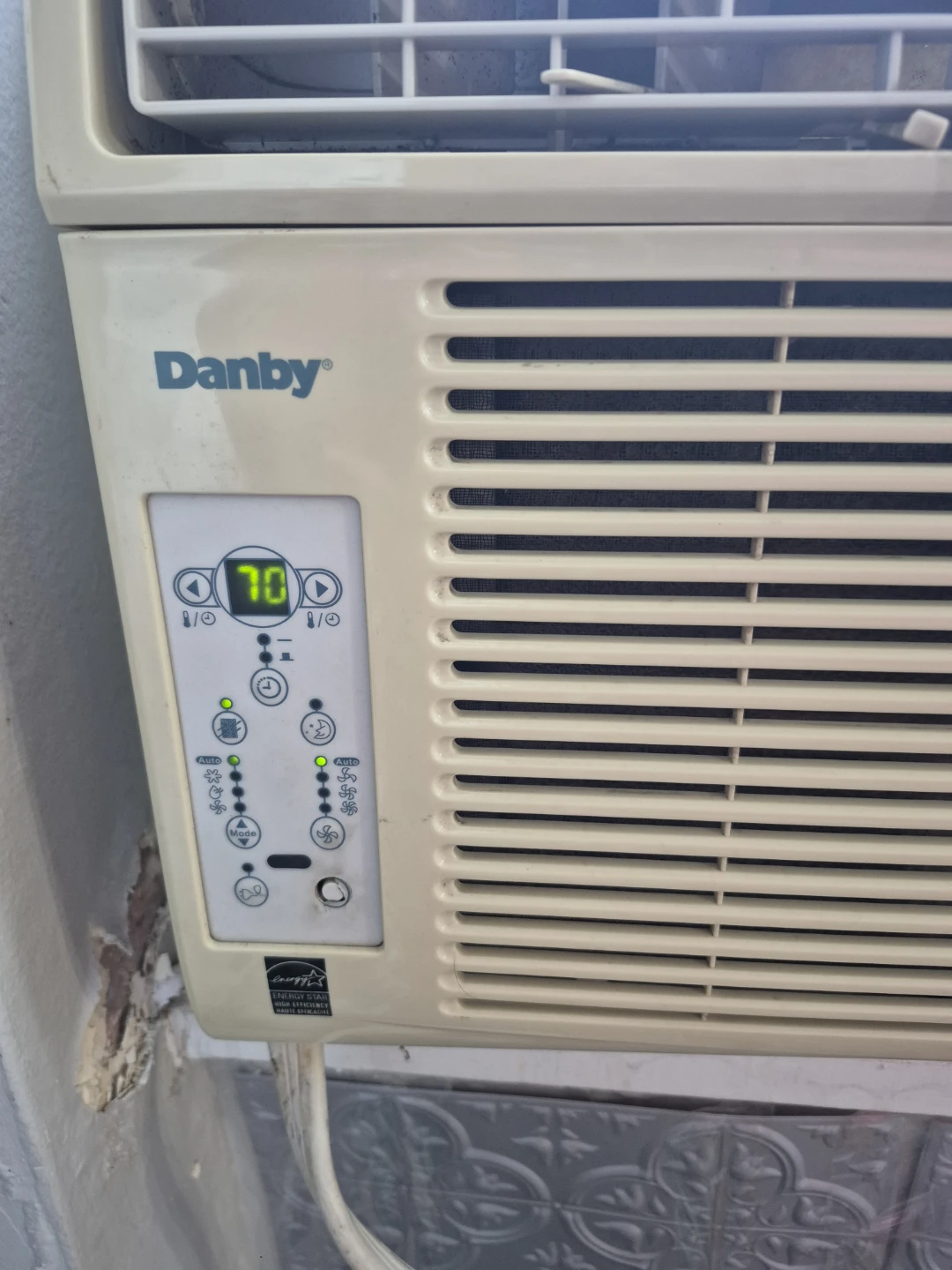 Danby Window Air Conditioner - photo 2