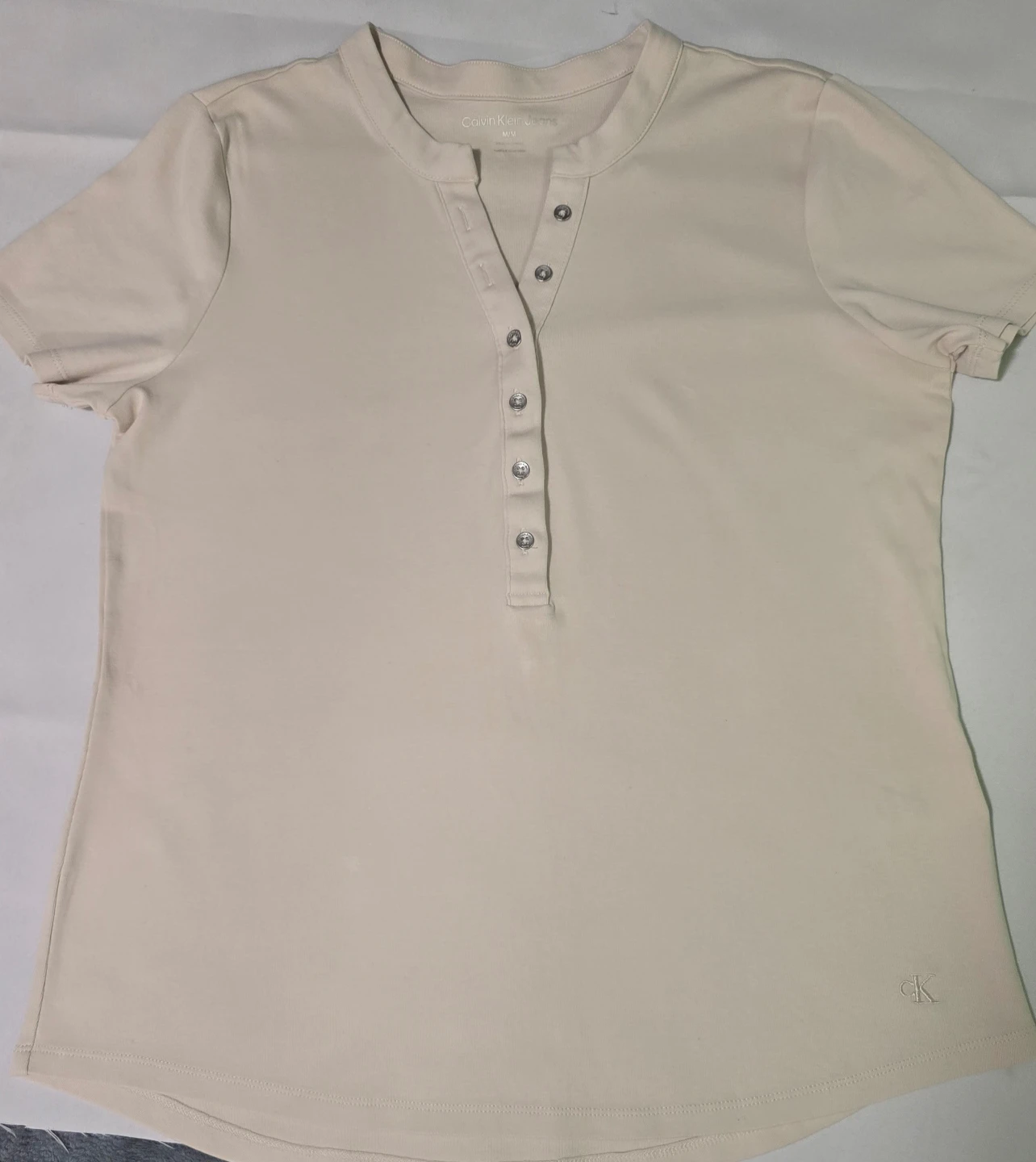 Brand new Calvin Klein V Neck Shirt Size S/P - photo 2