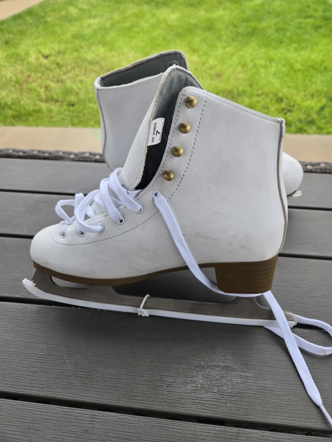 White Women's Ice Skates Size 7 - photo 2