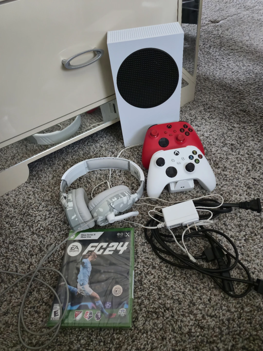 Xbox Series S Console Bundle with Controllers and FC 24 Game - photo 3