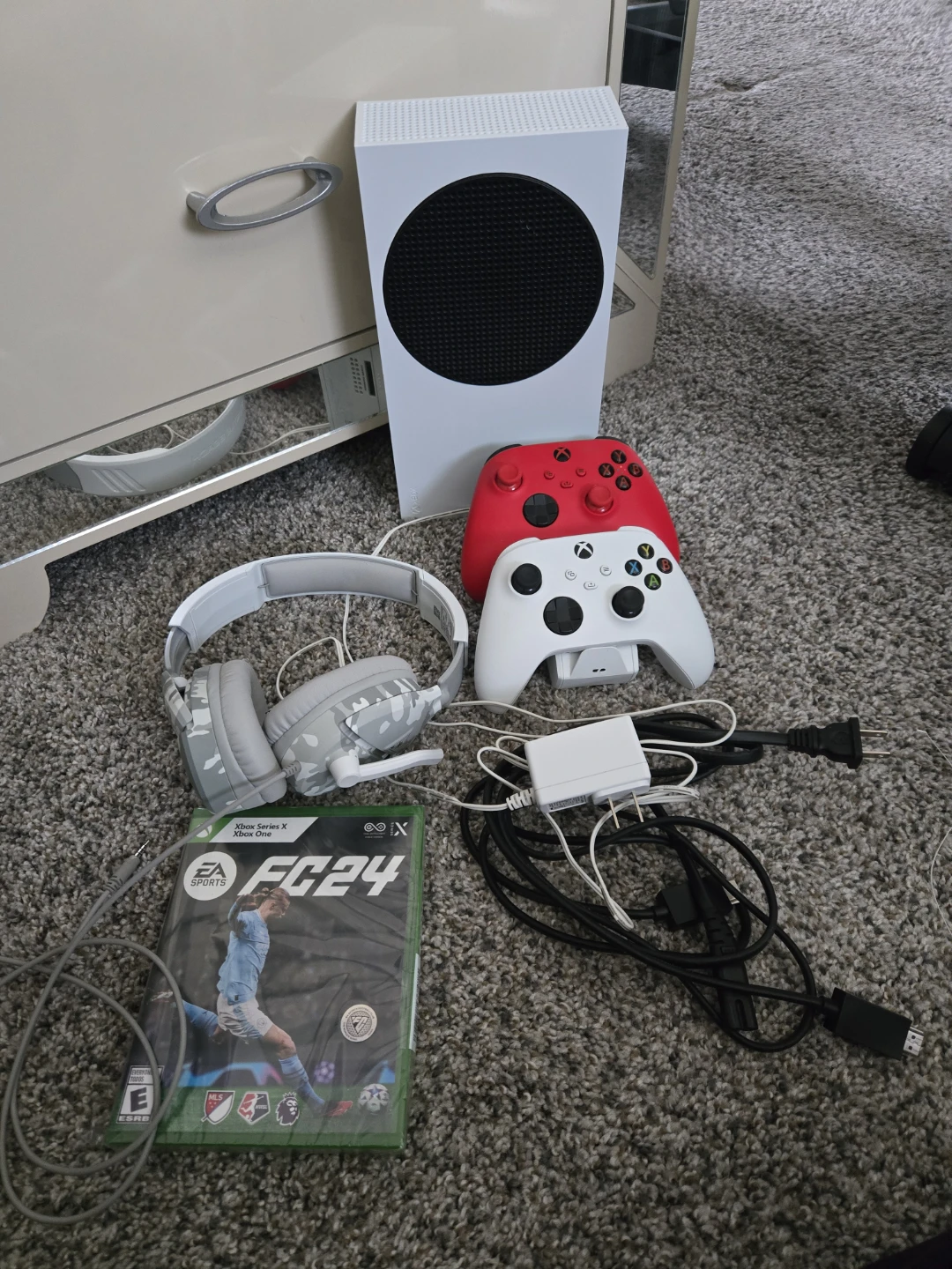 Xbox Series S Console Bundle with Controllers and FC 24 Game - photo 4