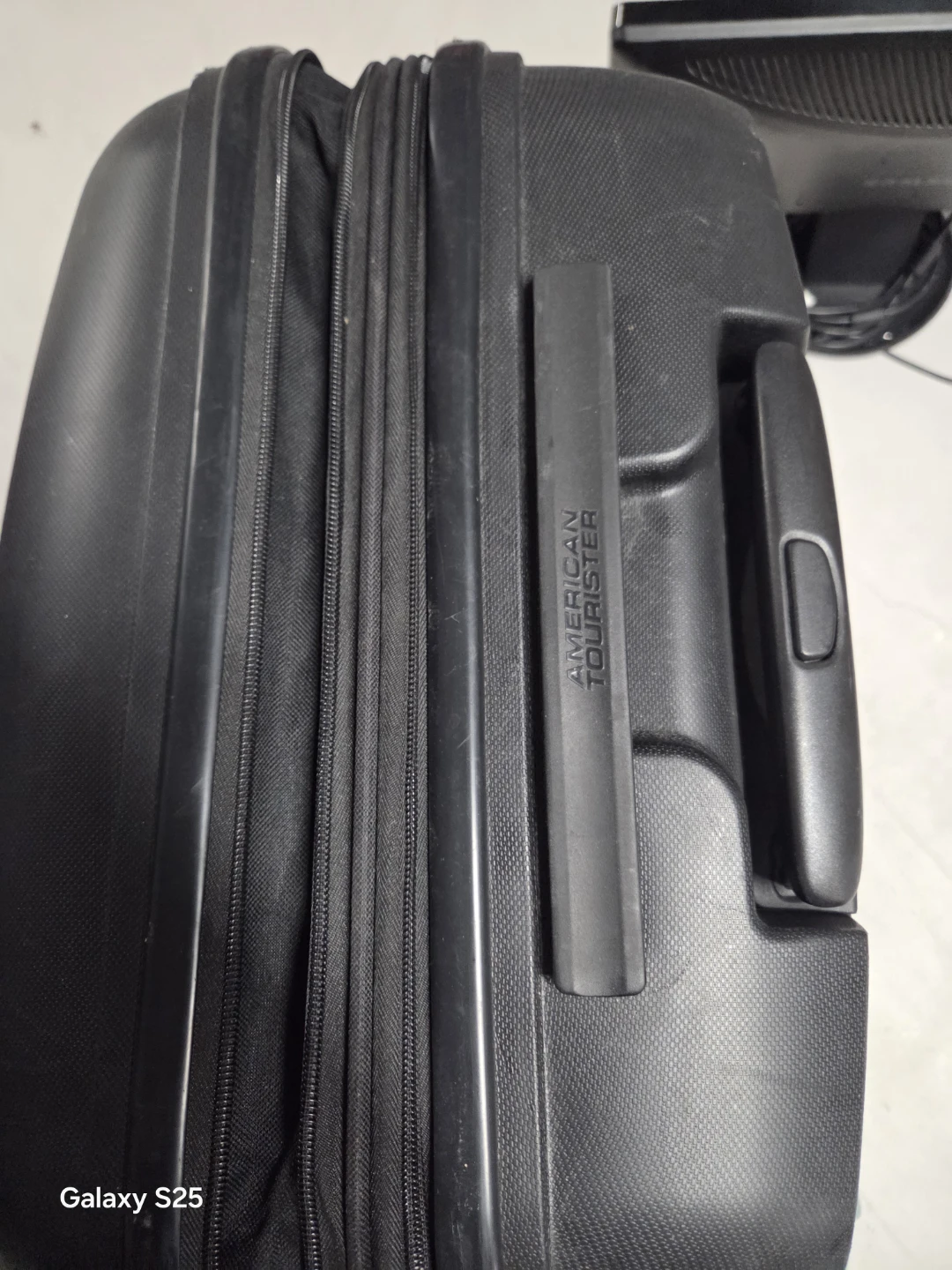 American Tourister Black Suitcase with TSA Lock - photo 2