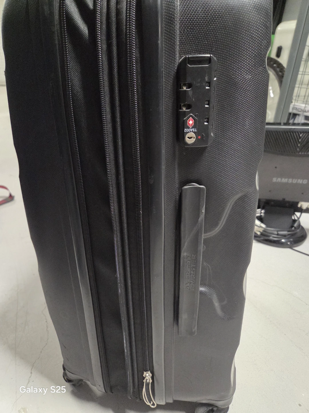 American Tourister Black Suitcase with TSA Lock - photo 3