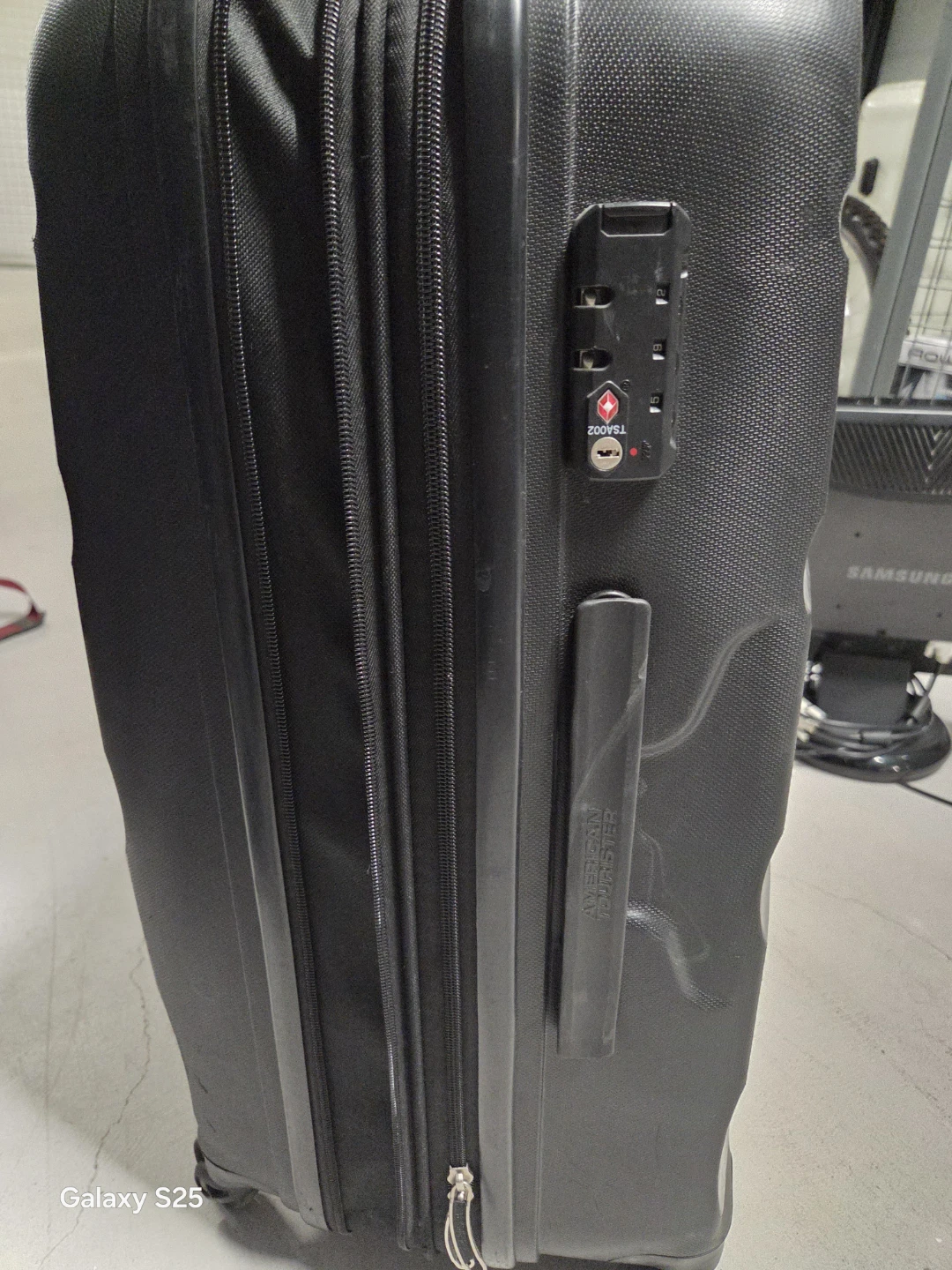 American Tourister Black Suitcase with TSA Lock - photo 4