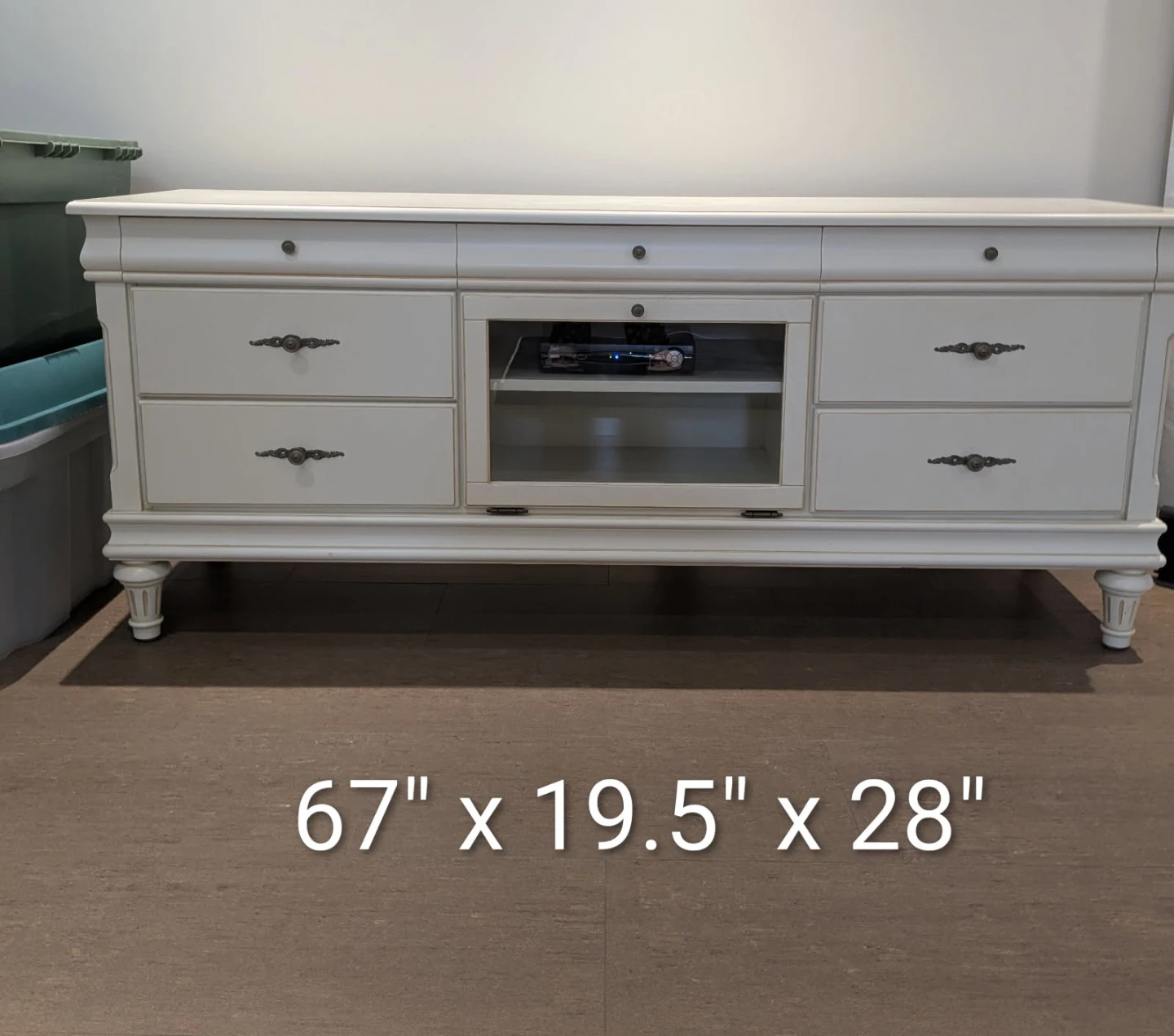 Entertainment unit with Glass Door