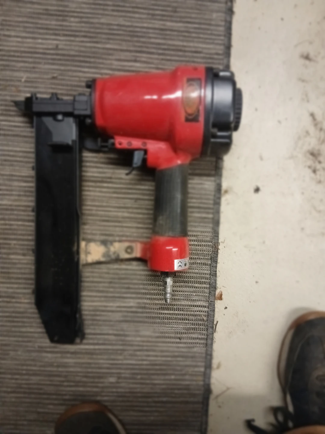 Performance Plus Red Pneumatic stapler 16 G - photo 2