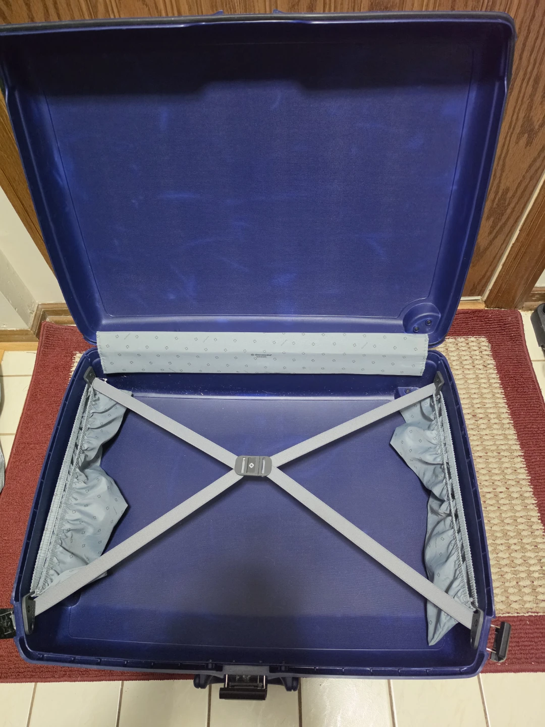 Samsonite Blue Hard-Shell Rolling Suitcase - photo 2