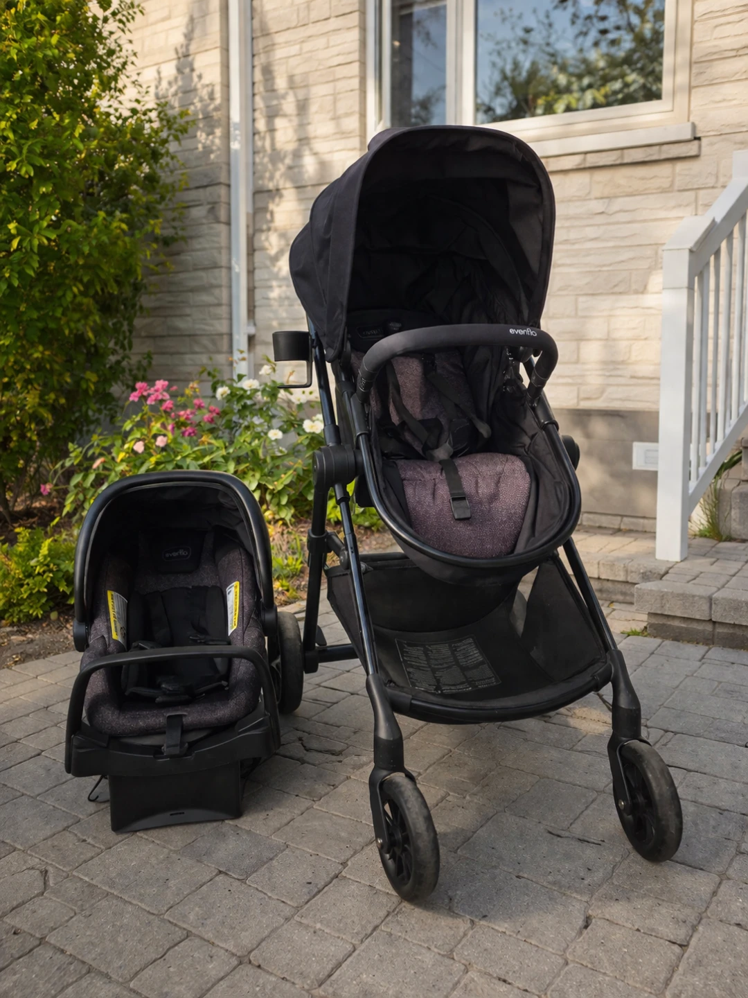 Evenflo Pivot Travel System