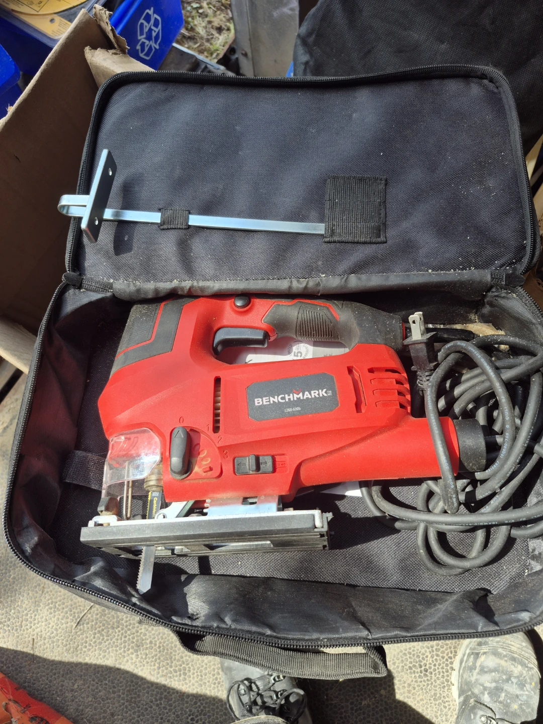 BENCHMARK Jigsaw with Carrying Case