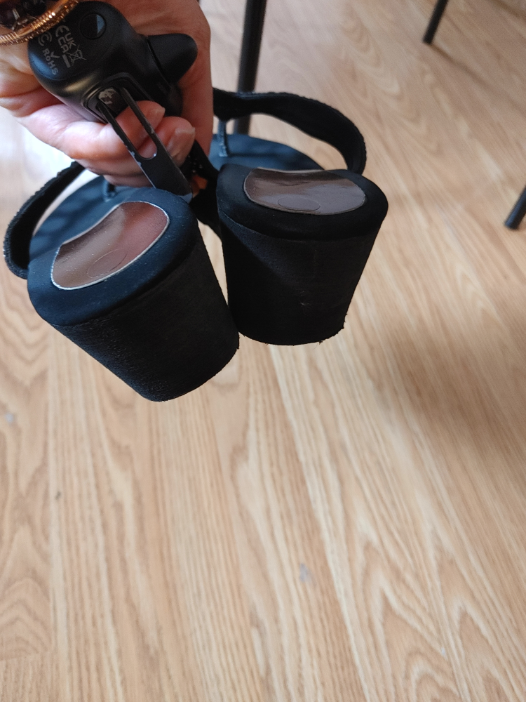 Black Wedge Flip Flops with Rhinestones size 9 - photo 5