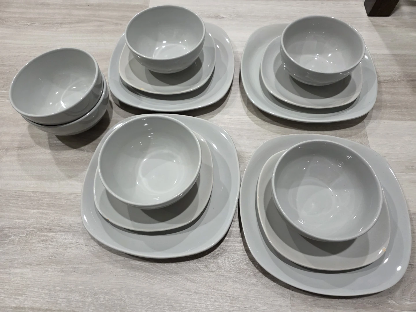Set of 4 gret Ceramic Dinner Plates and Bowls - photo 2