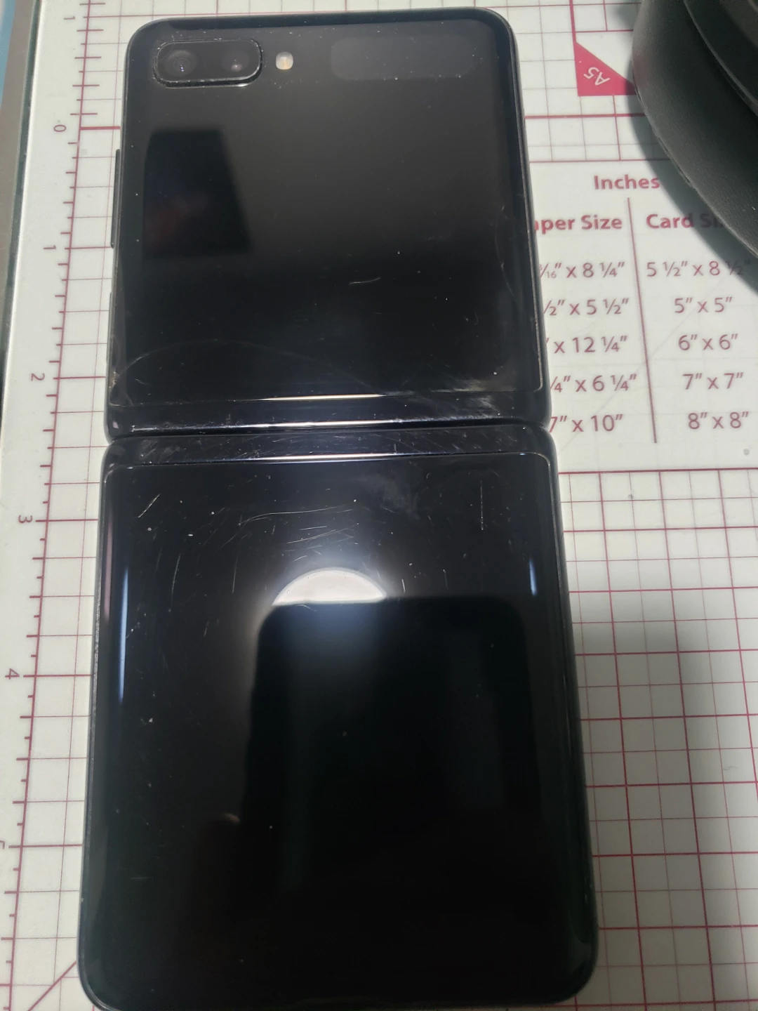 Samsung galaxy z flip 4g needs screen and back. - photo 3