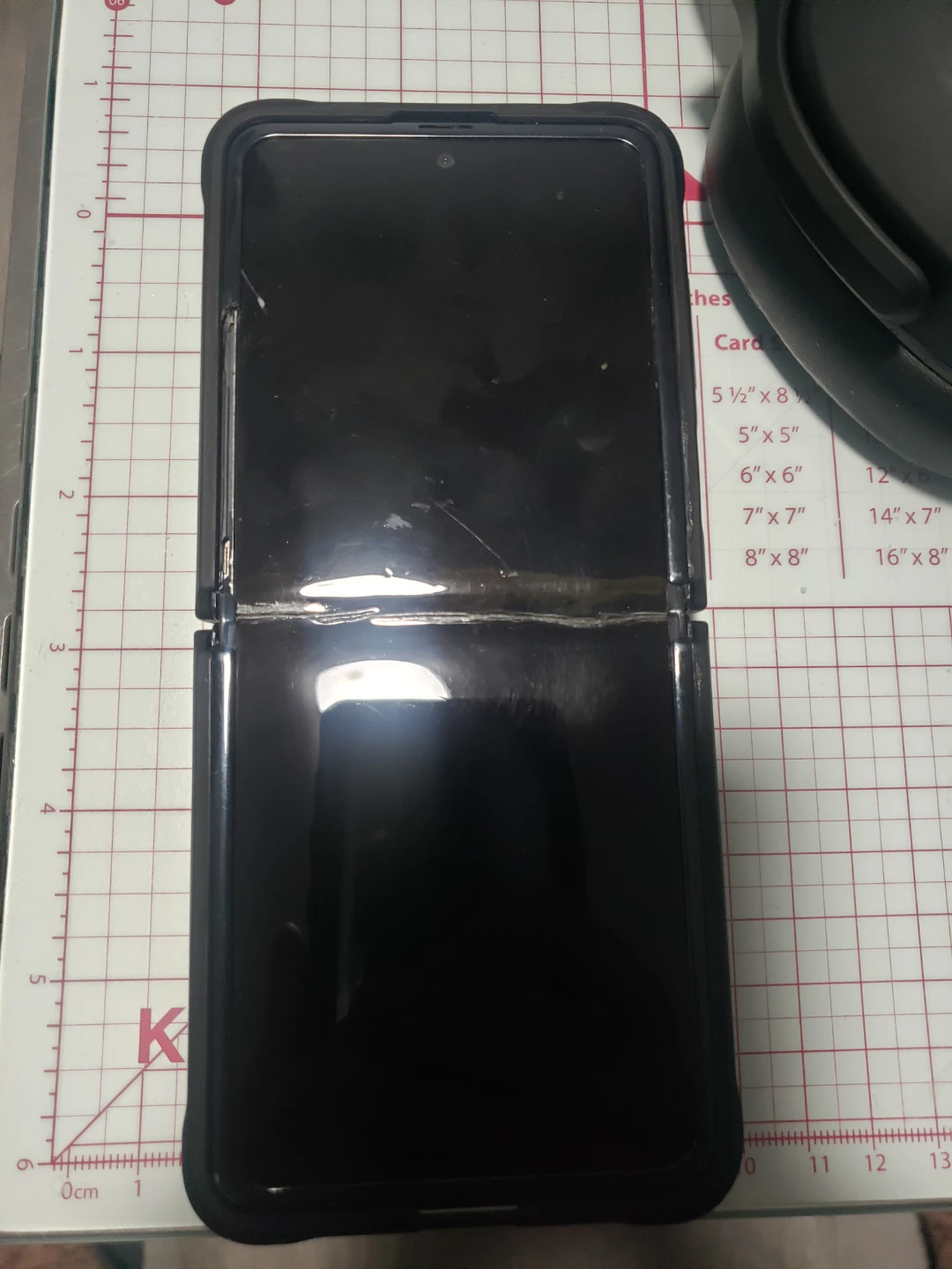 Samsung galaxy z flip 4g needs screen and back. - photo 4
