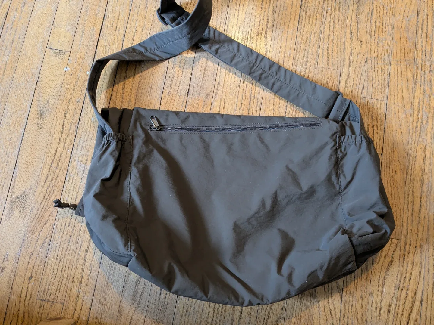 Uniqlo Unisex Drawstring Shoulder Bag - photo 3