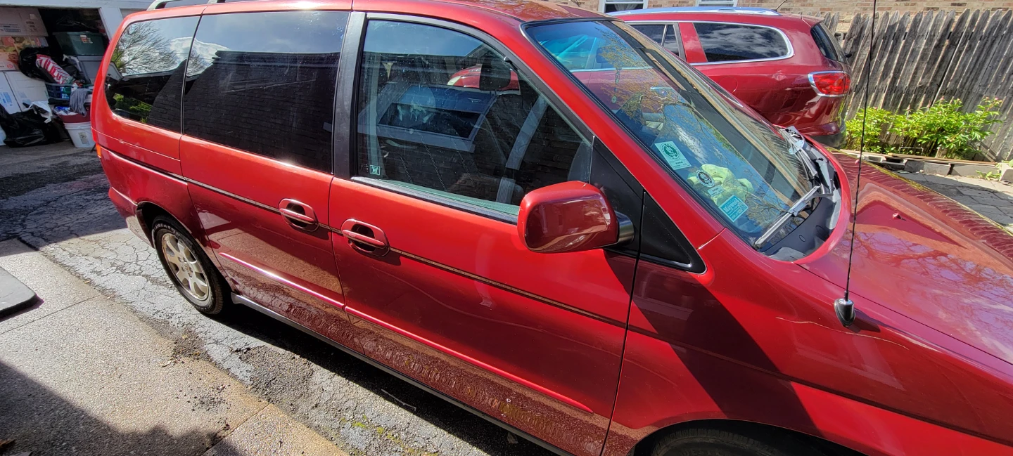 Red Honda Odyssey Minivan - photo 3
