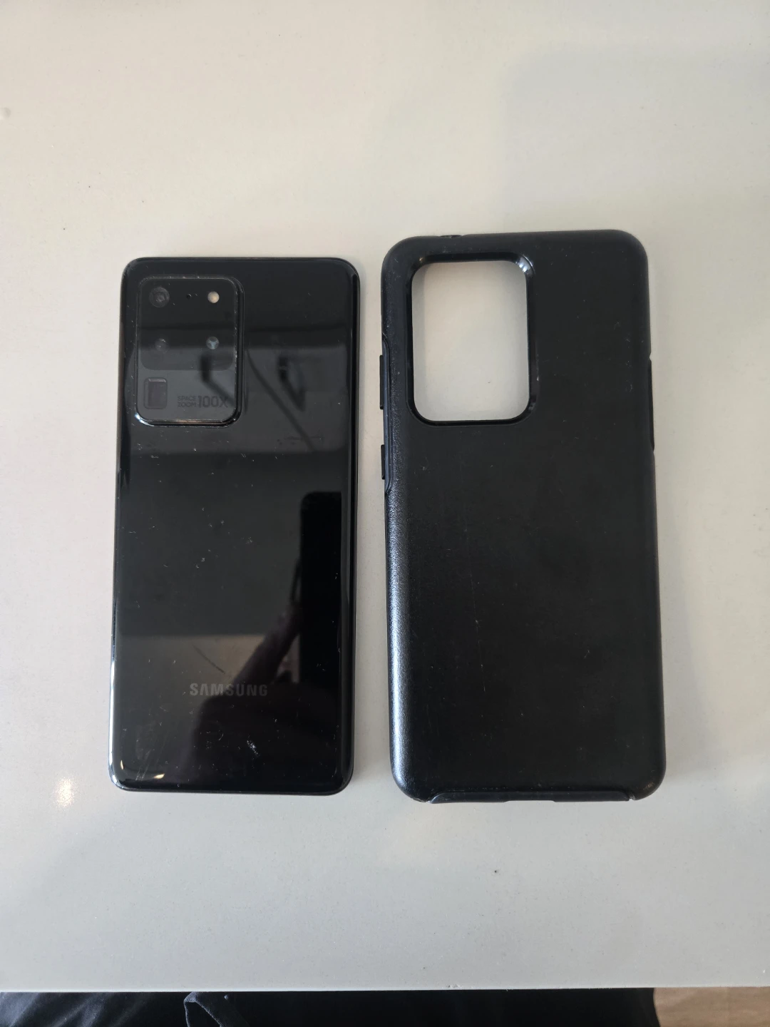 MINT - Samsung Galaxy S20 Ultra + case + original box - photo 4