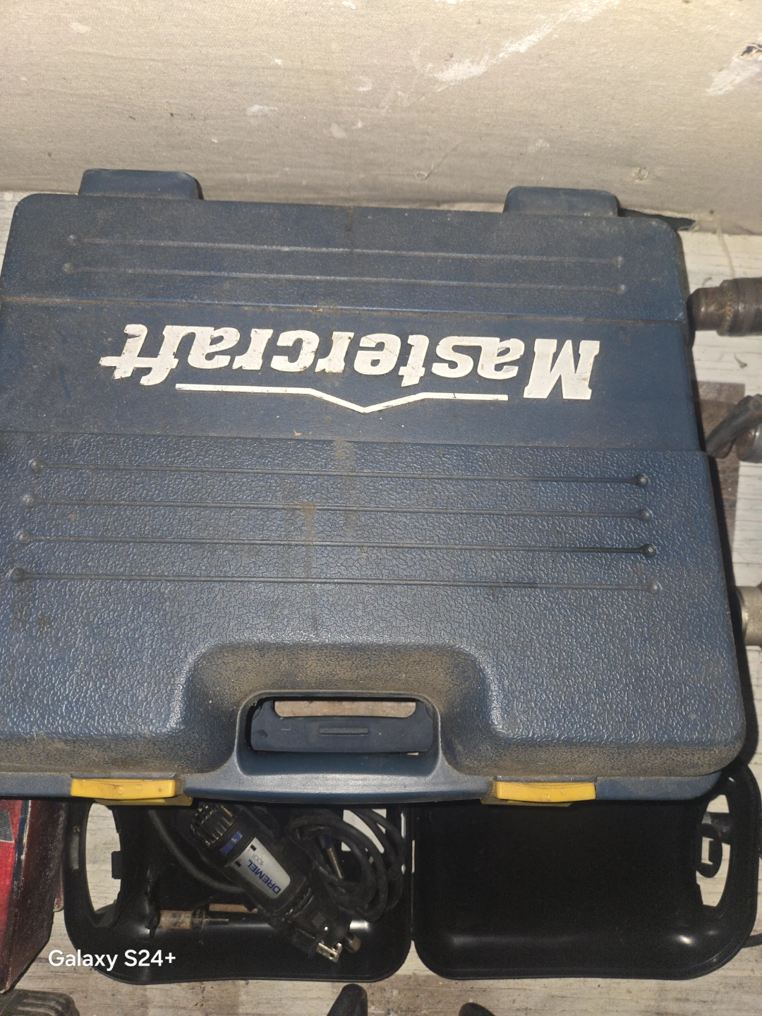 Mastercraft Angle Grinder with Cutting Discs - photo 4