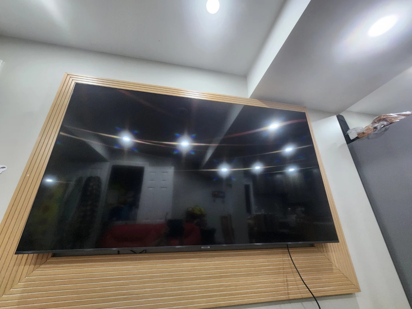 Samsung 75 inch TV - photo 2