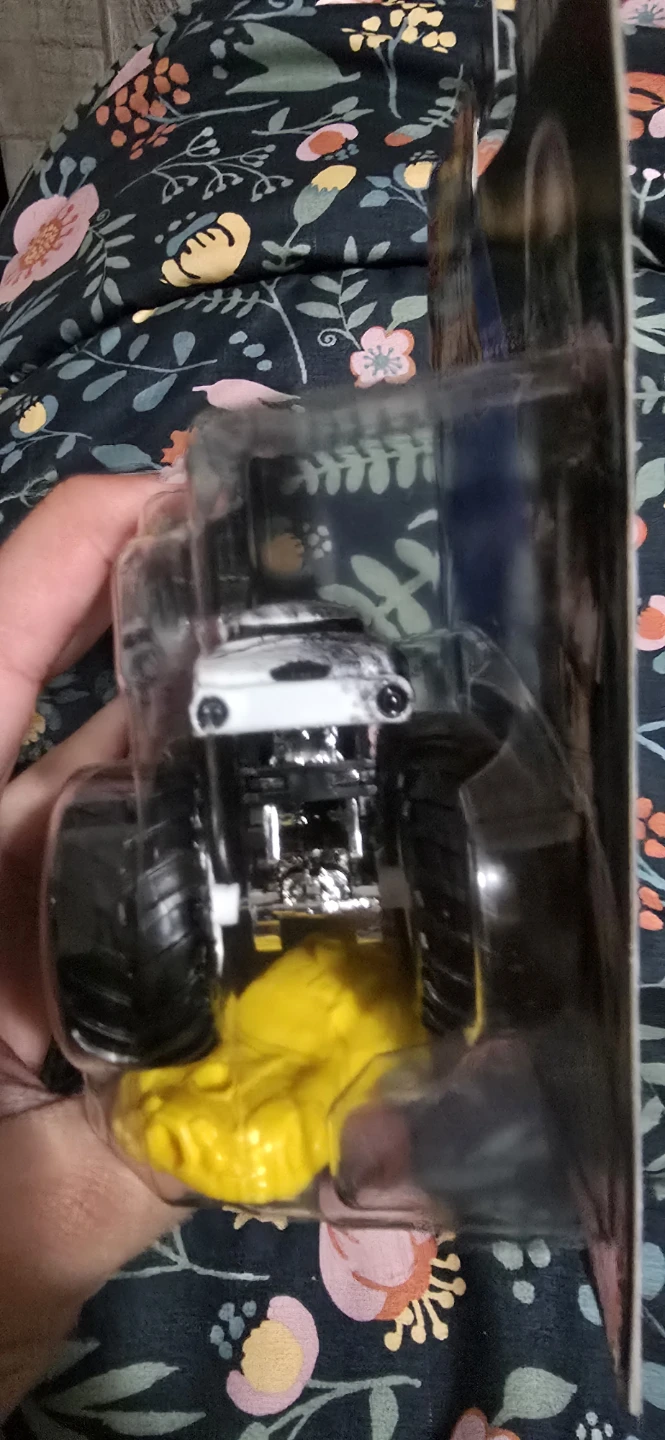 Hot Wheels Star Wars Monster Truck Battle Damaged Stormtrooper - photo 3