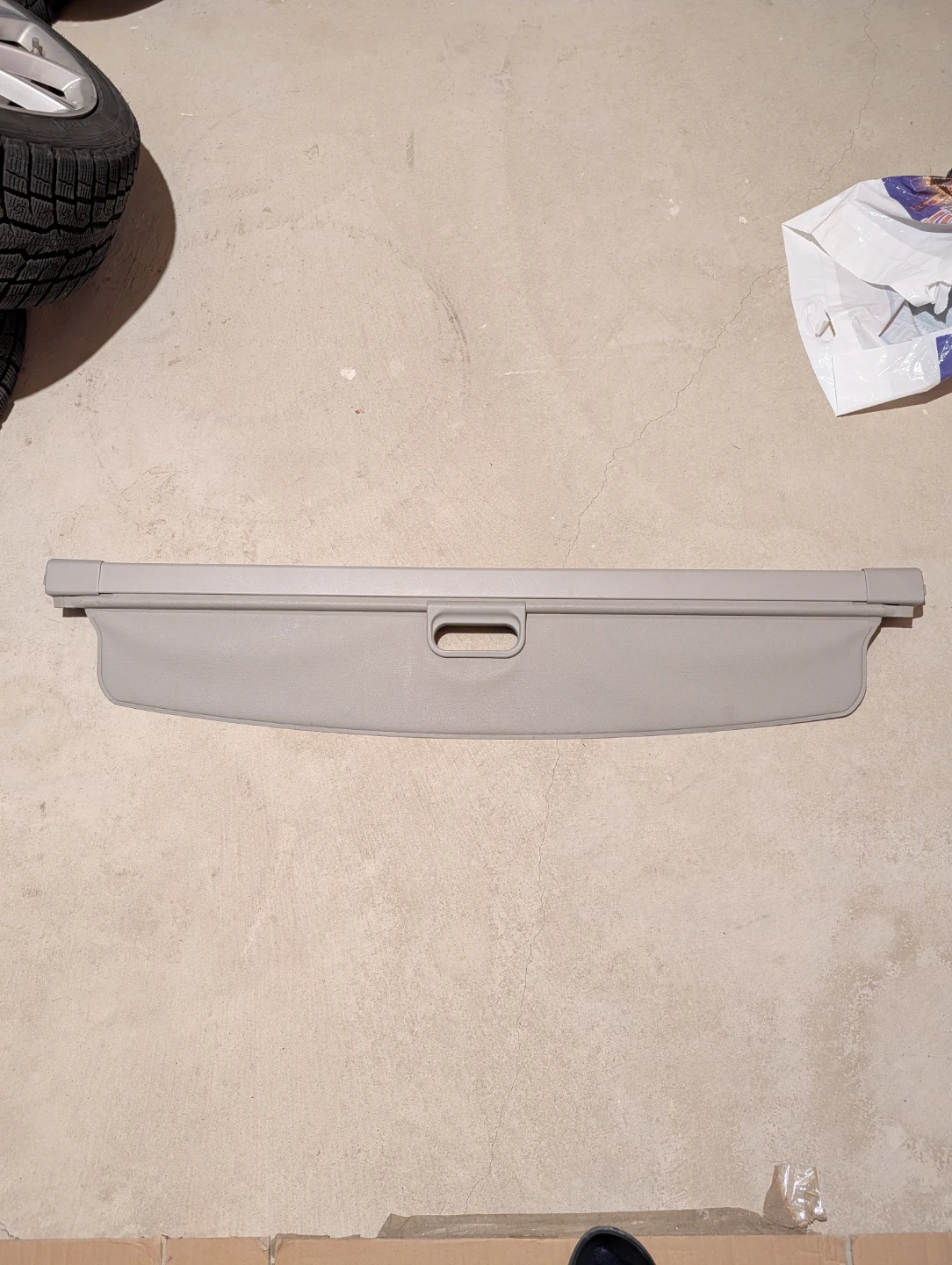 Cargo cover for Dodge Magnum