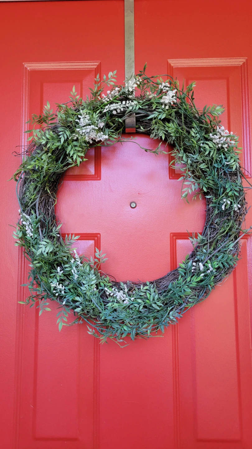 All Year Round Green Leaf and White Flower Wreath 19"