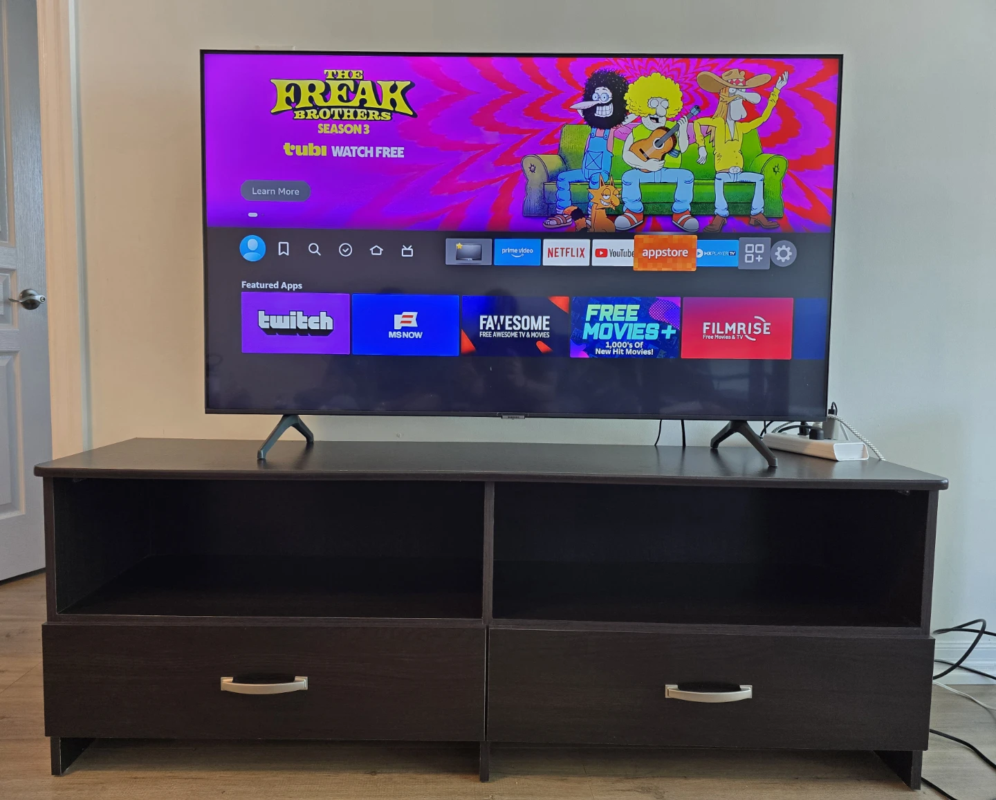 Samsung 55inch 4K Smart TV with Custom TV Stand - Excellent