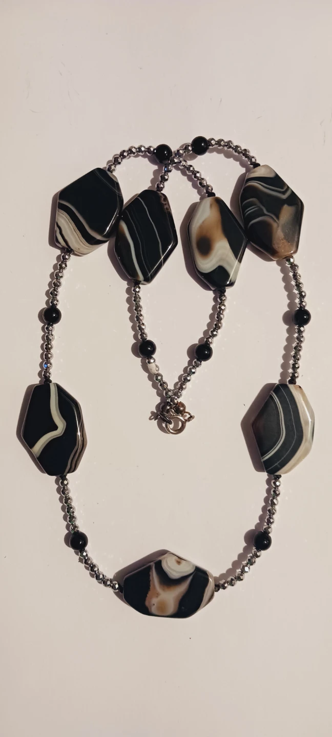 New !! Gorgeous Black and White Agate Bead Necklace