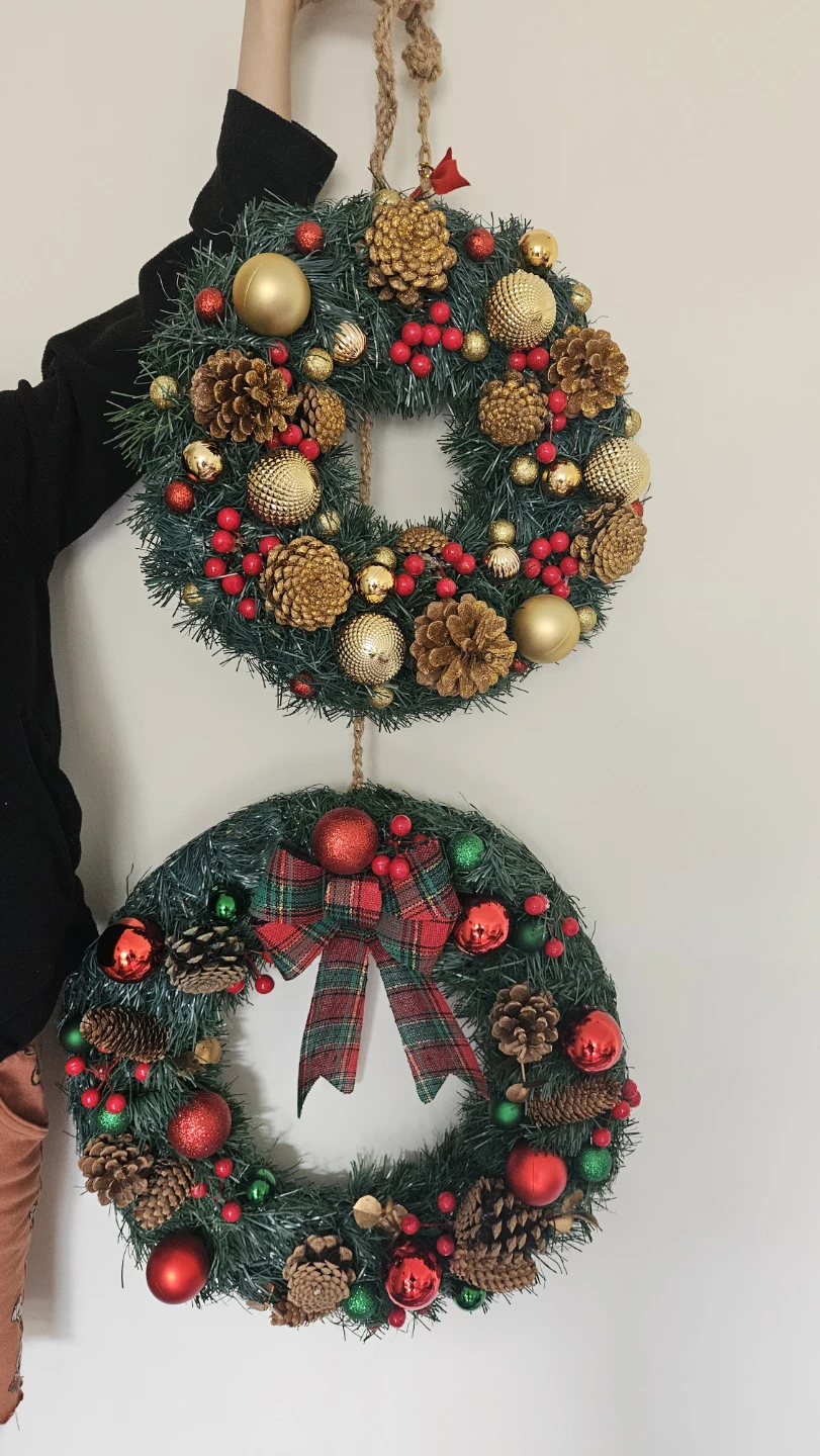 Set of 2 Artificial Christmas Wreaths - photo 3