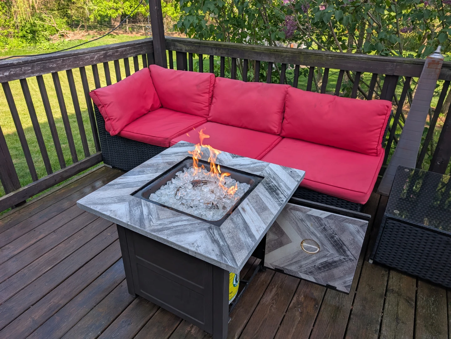 Wicker outdoor sectional sofa with red cushions - photo 3