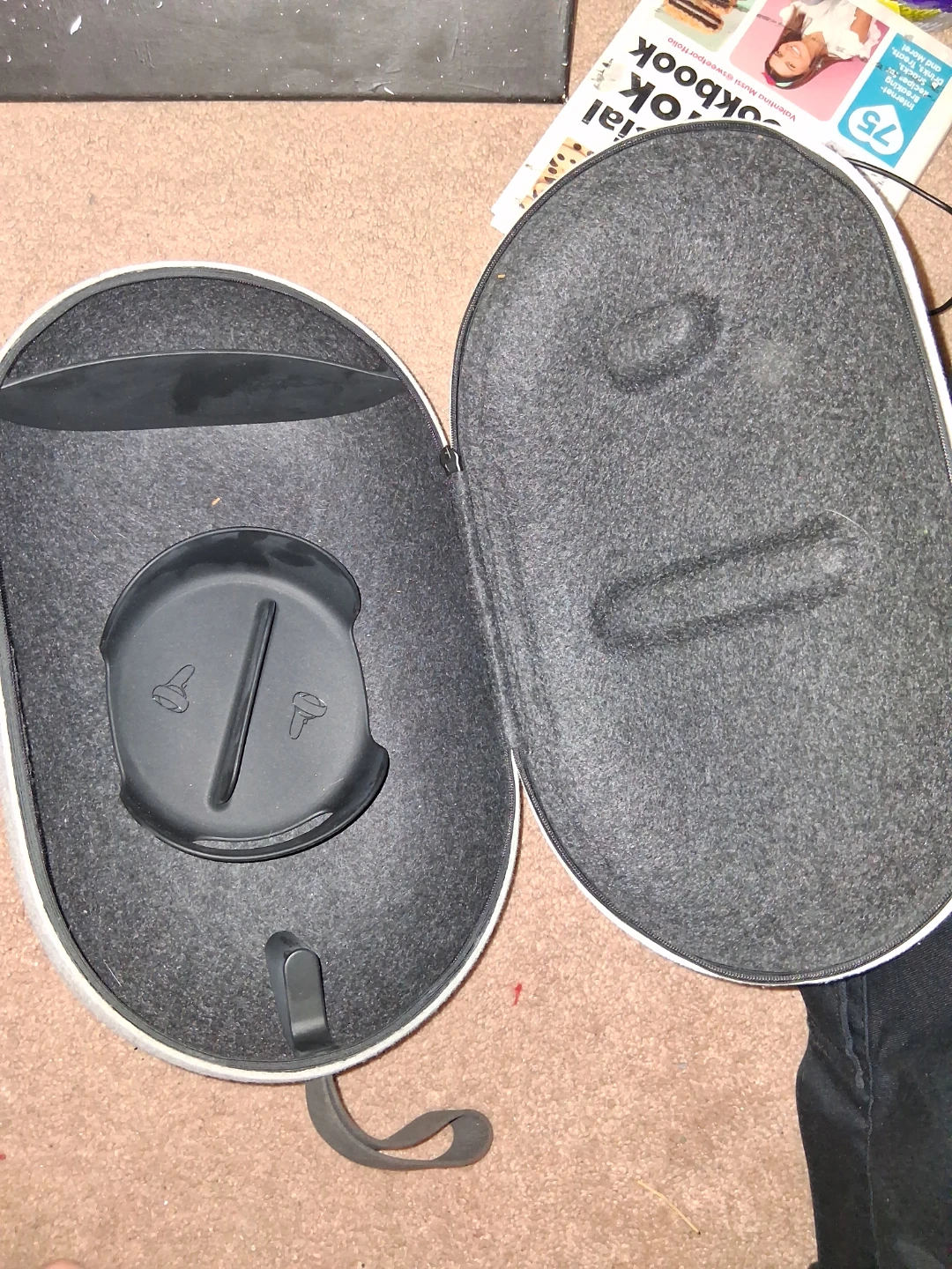 Carrying Case for VR Headset - photo 2