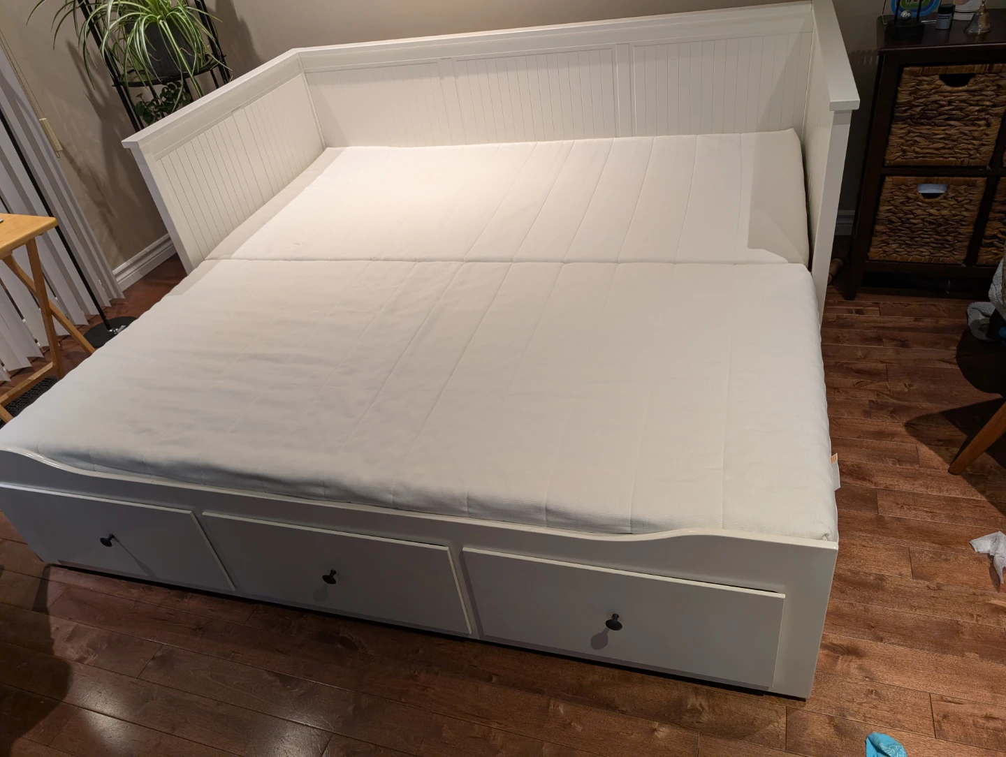 White Daybed with 3 Storage Drawers - photo 4