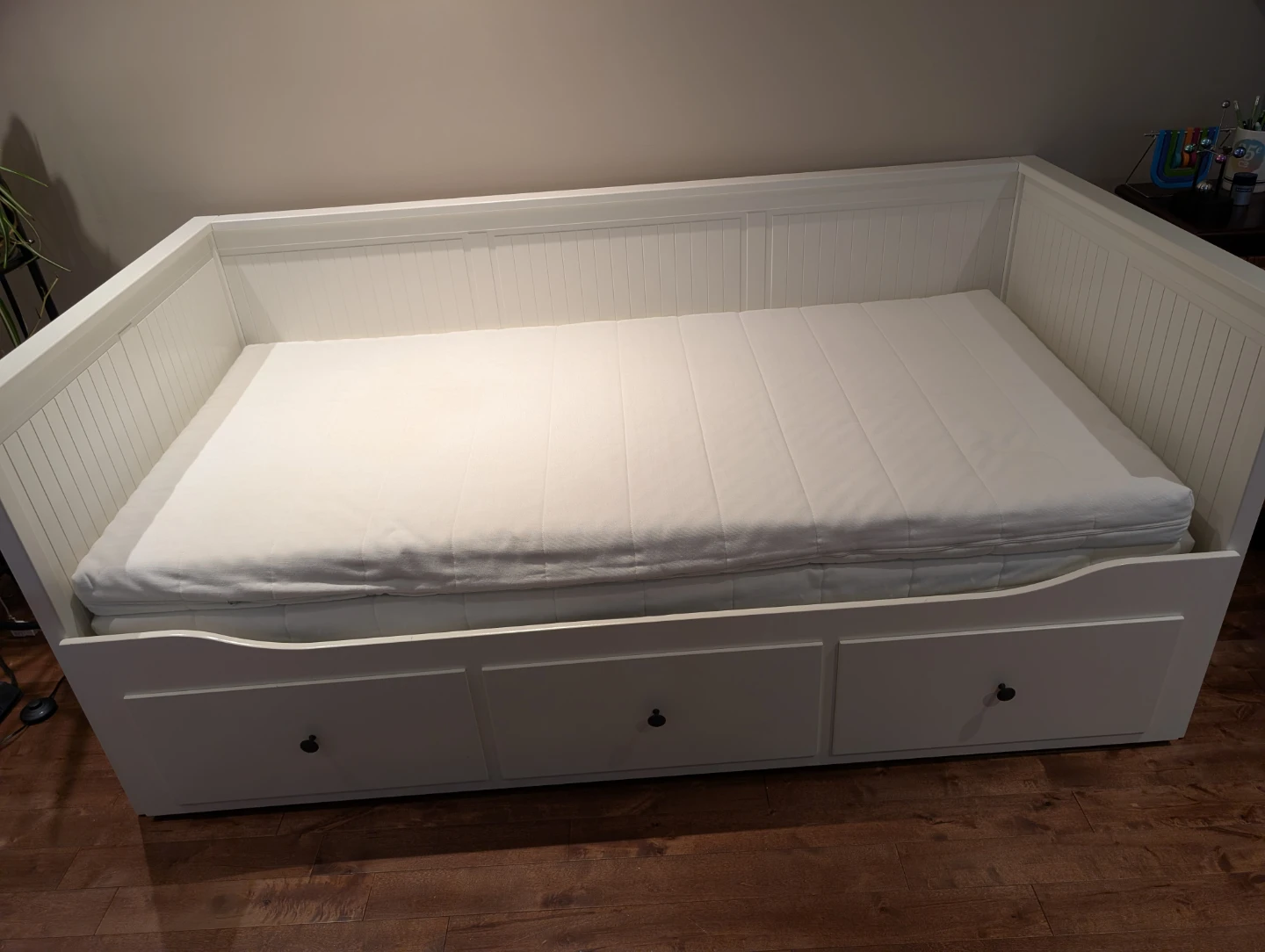 White Daybed with 3 Storage Drawers - photo 5