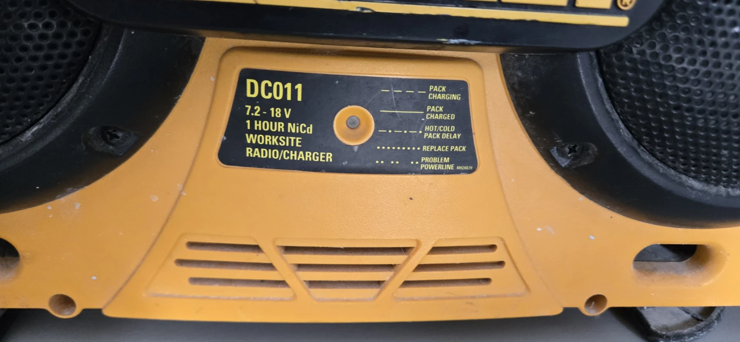 DEWALT radio - photo 2