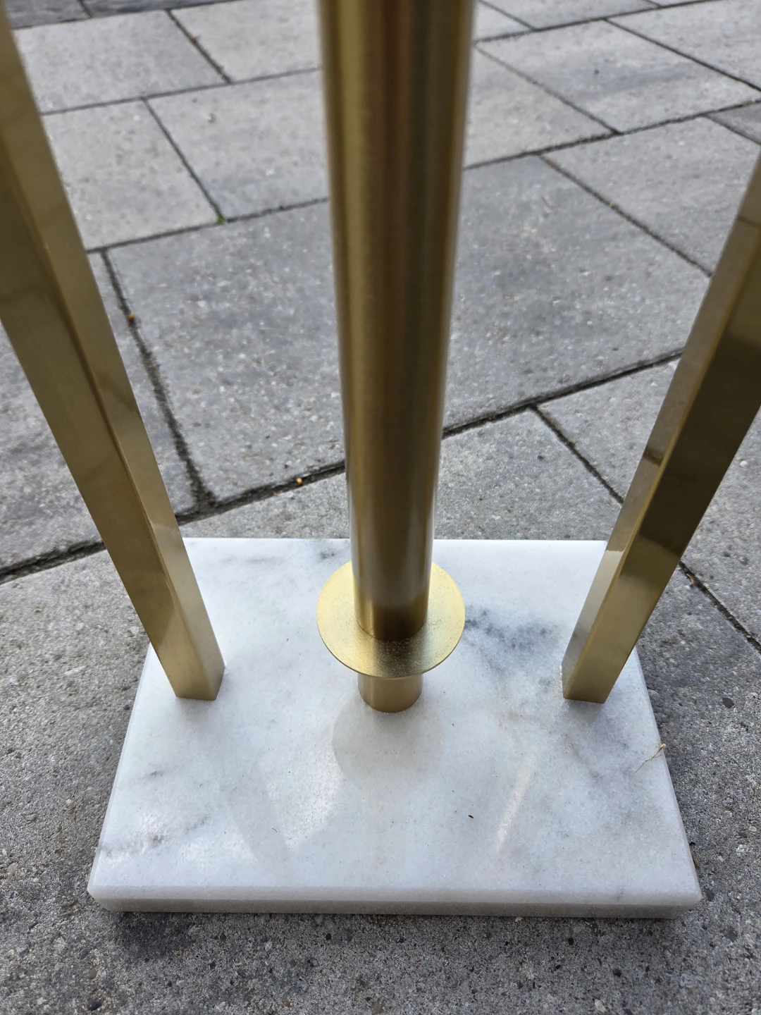 Modern Gold Toilet Paper Holder with Marble Base - photo 2