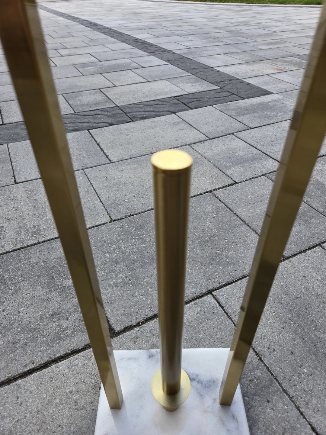 Modern Gold Toilet Paper Holder with Marble Base - photo 3
