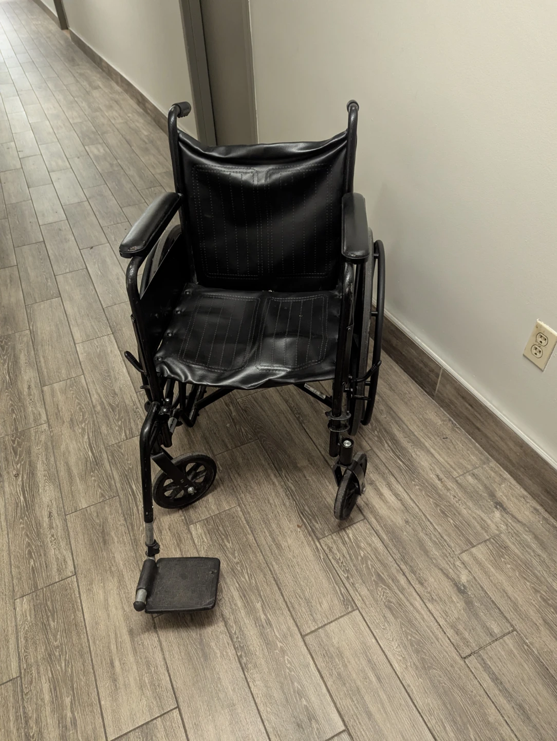 Drive Medical Folding Wheelchair - photo 2