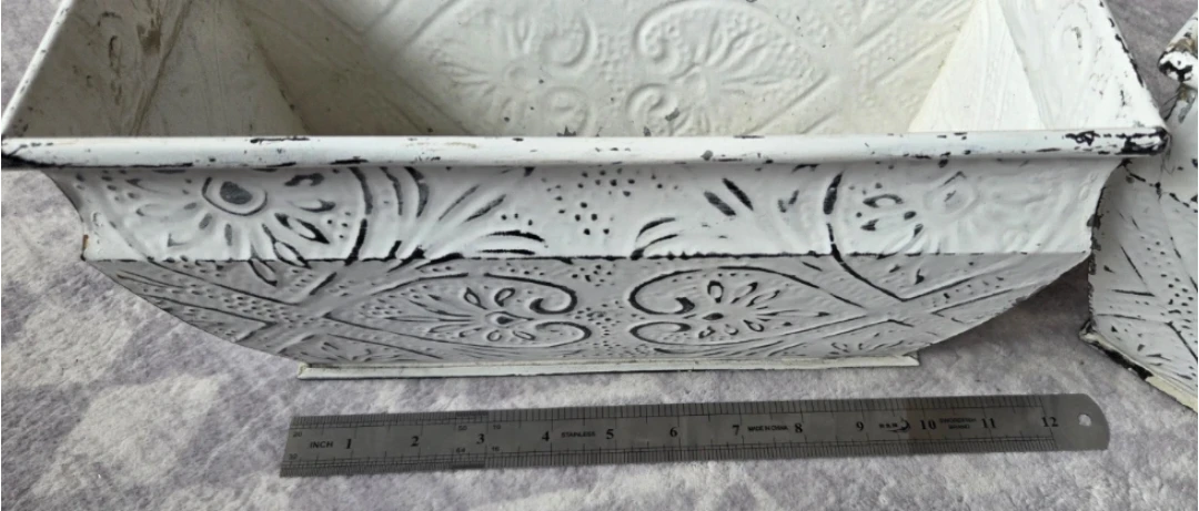 2 Embossed Metal Planters 🪴 - photo 3